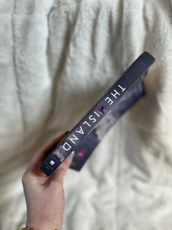 Natasha Preston "The Island" Paperback - Purple Cover - Picture 2 of 4